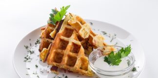 Czy opłatek można kłaść na tort z bitą śmietaną? Czy opłatek można kłaść na tort z bitą śmietaną?